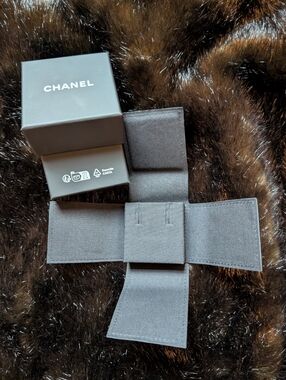 CHANEL Black Earring Empty Box
